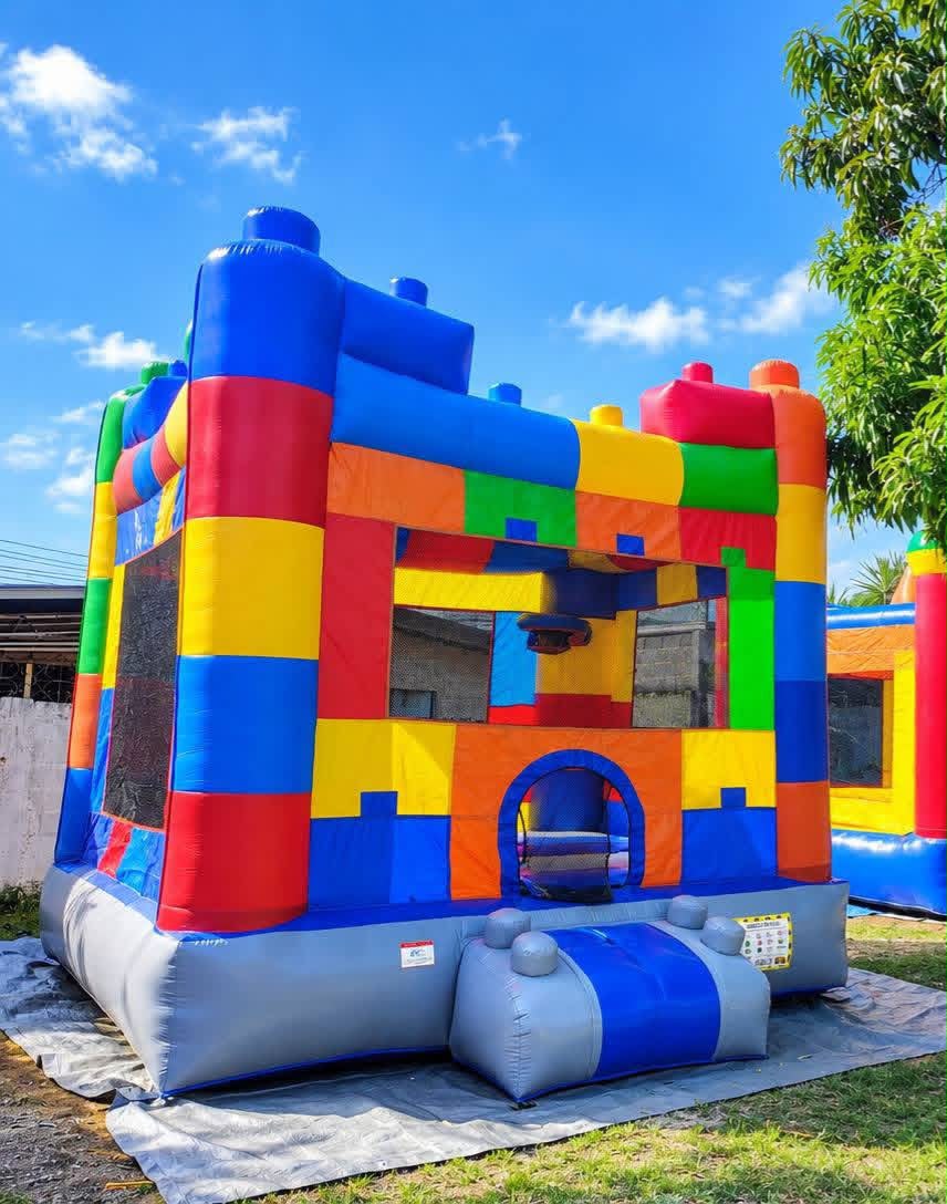 Castillo inflable de bloques de colores